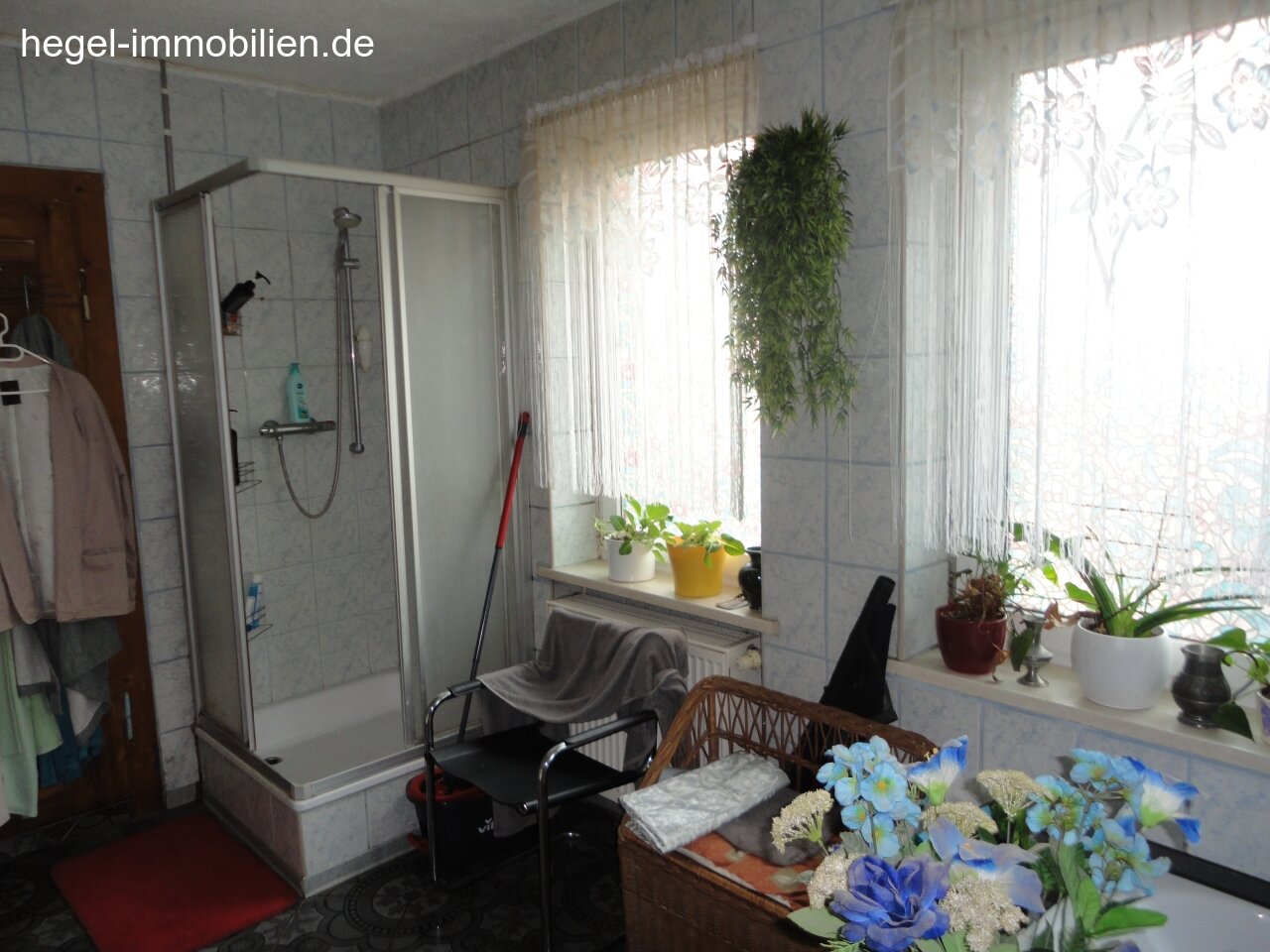 Großes Einfamilienhaus, auch nutzbar als Zweifamilienhaus in Kroppenstedt