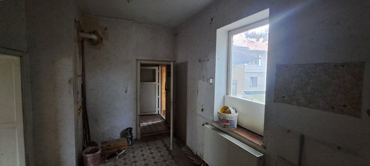 Zweifamilienhaus mit viel Nebengelaß und großem Grundstück...