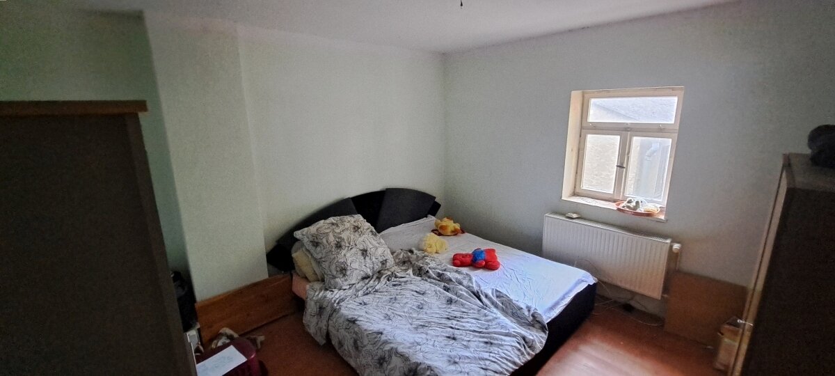 Zweifamilienhaus mit viel Nebengelaß und großem Grundstück...