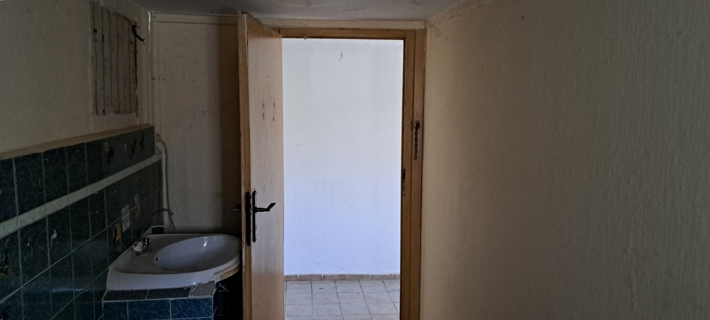 Zweifamilienhaus mit viel Nebengelaß und großem Grundstück...