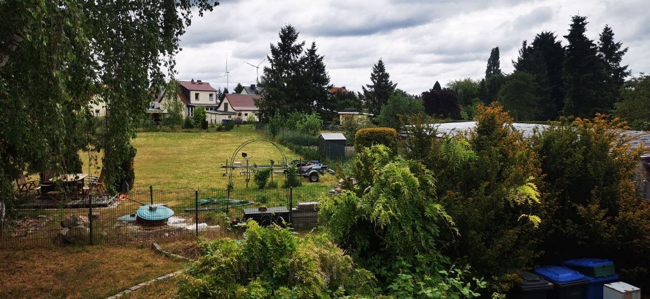 Einfamilienhaus in gewachsener Wohnlage mit Garage und Keller.