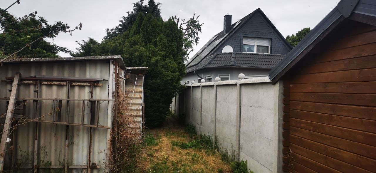 ...kleines Häuschen mit Potential auf großem Grundstück!!!