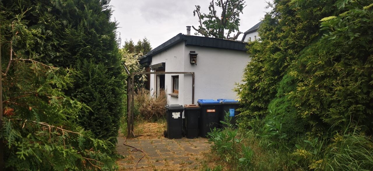 ...kleines Häuschen mit Potential auf großem Grundstück!!!