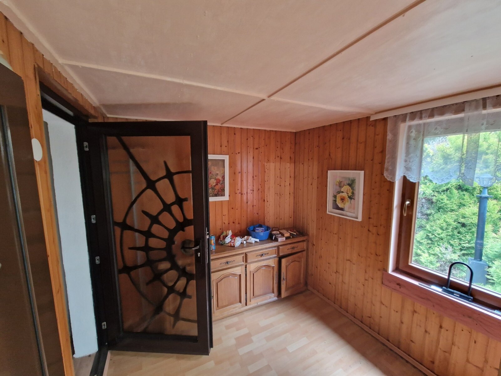...großes Grundstück mit Bungalow inmitten der Landeshauptstadt.
