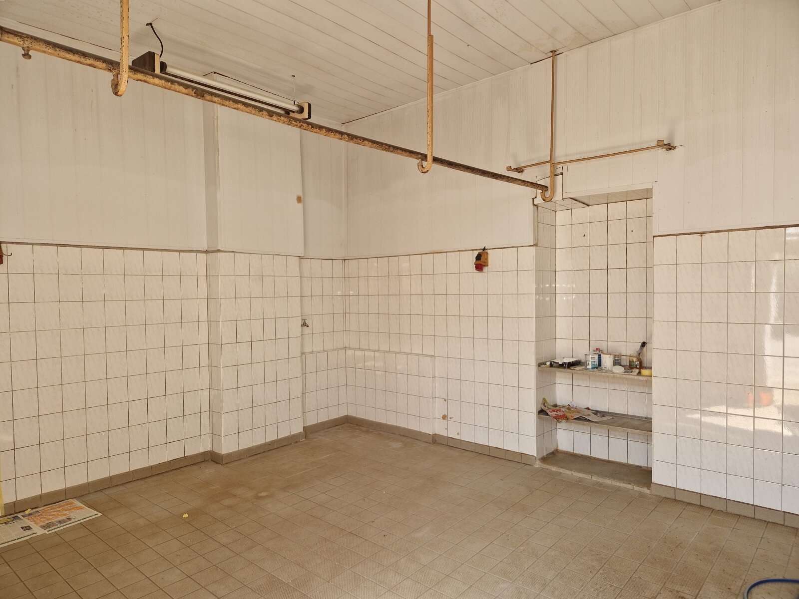 Vierseitenhof mit 2 Wohneinheiten,kleiner Gewerbeeinheit und viel Nebengelass.