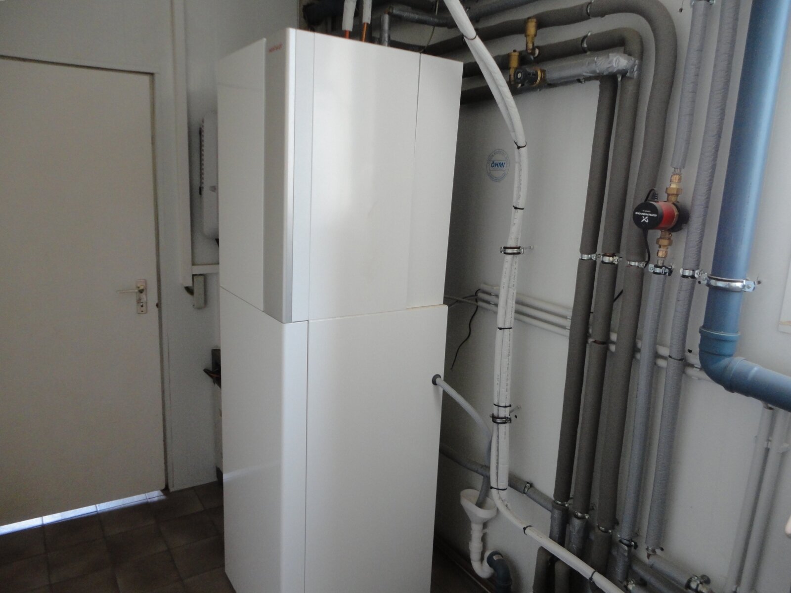 Vierseitenhof mit 2 Wohneinheiten,kleiner Gewerbeeinheit und viel Nebengelass.