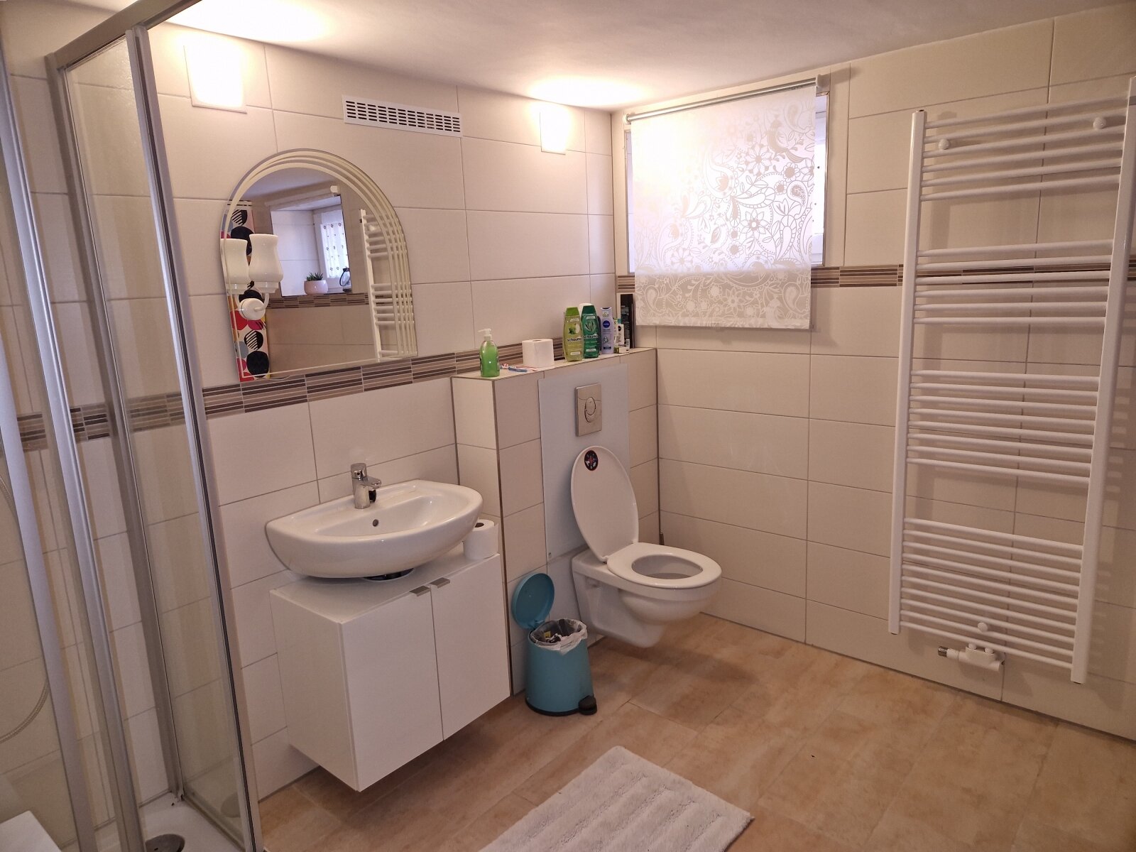 Zweifamilienhaus mit Ladengeschäft und ausgebautem Keller...