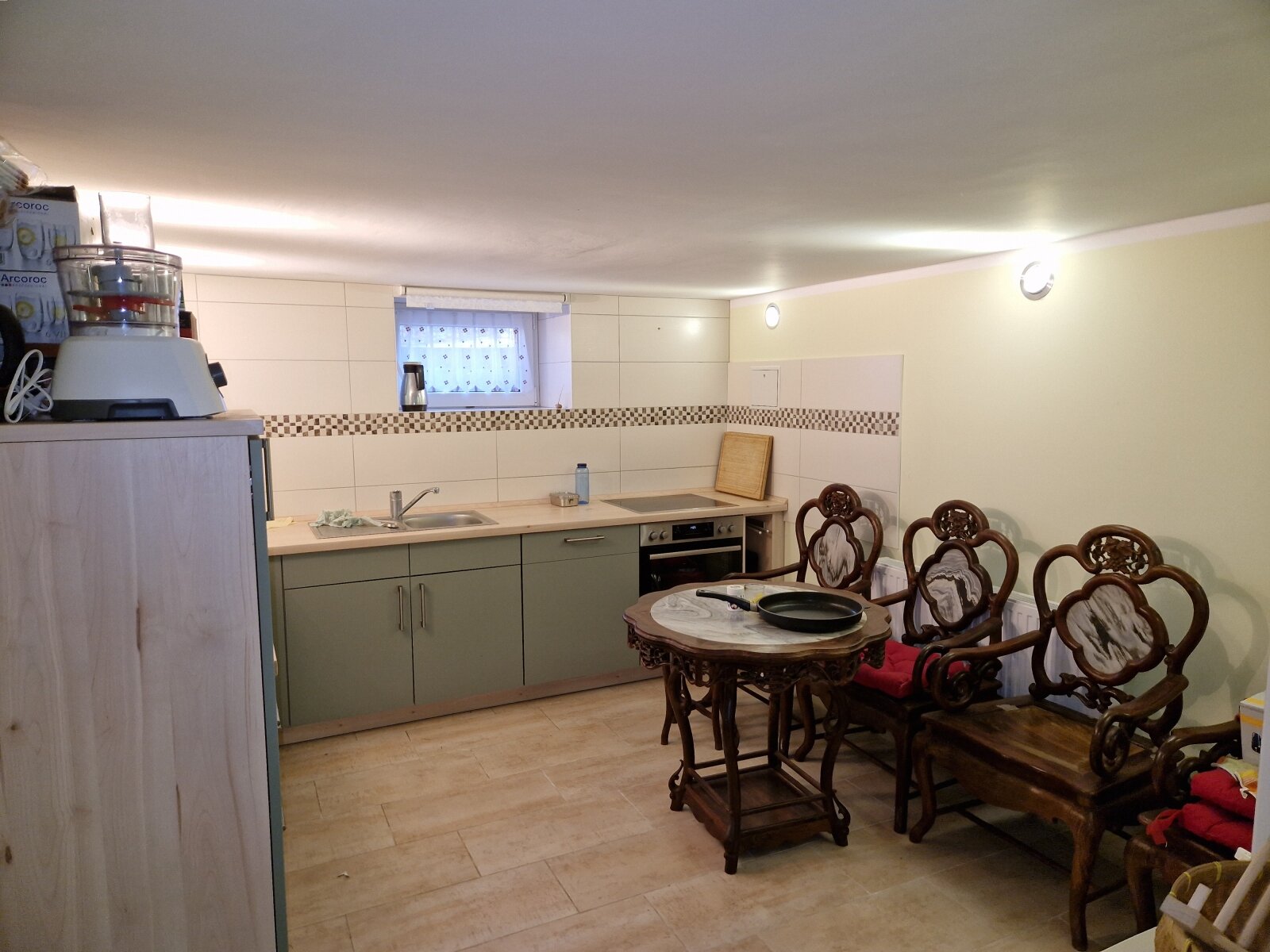 Zweifamilienhaus mit Ladengeschäft und ausgebautem Keller...