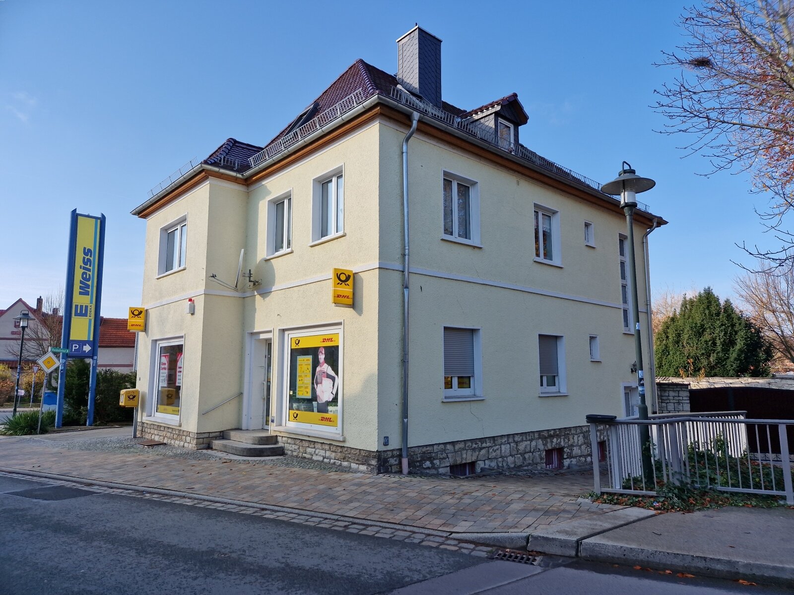 Zweifamilienhaus mit Ladengeschäft und ausgebautem Keller...