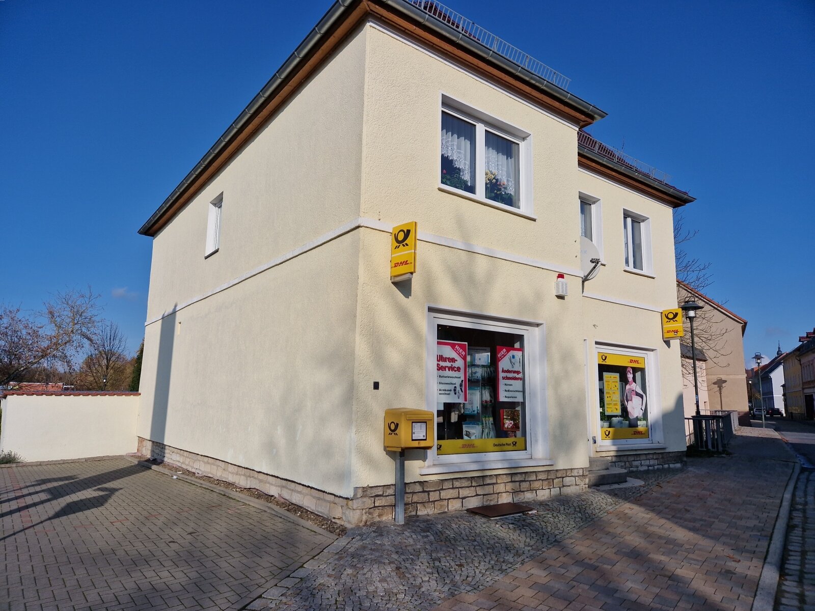 Zweifamilienhaus mit Ladengeschäft und ausgebautem Keller...