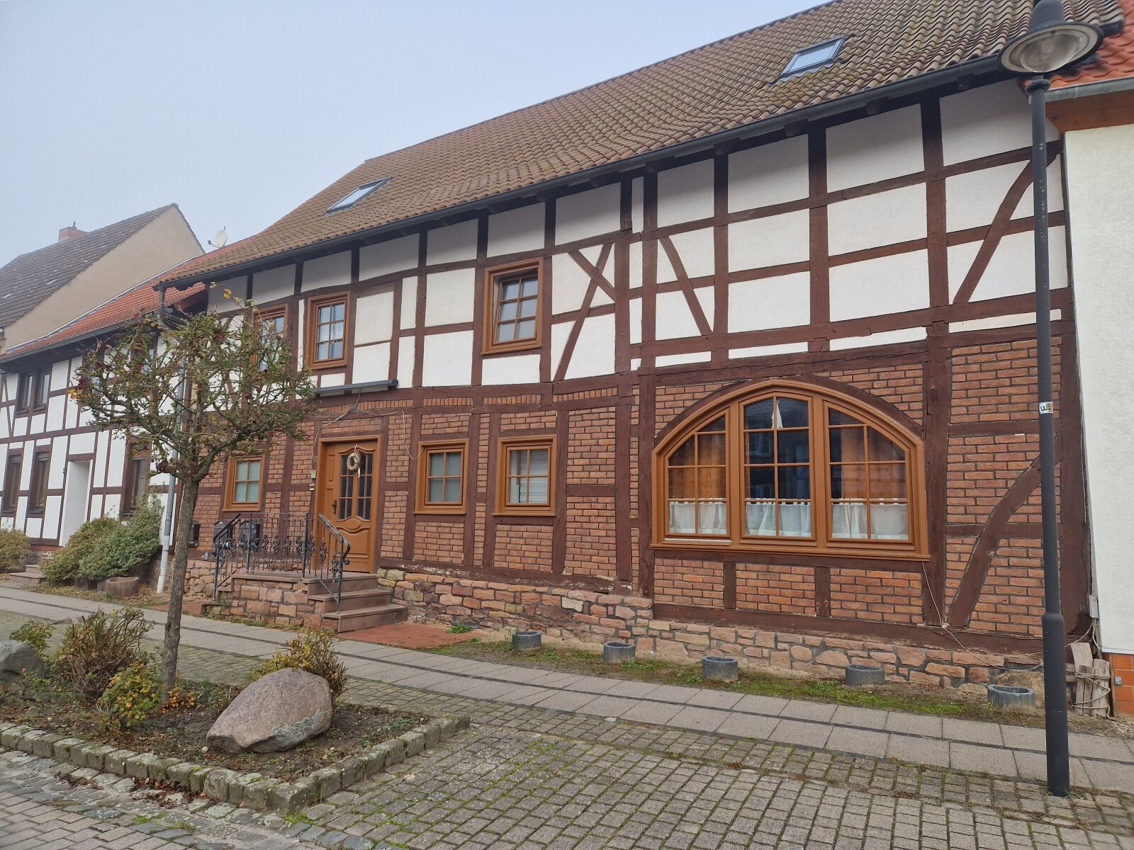 Saniertes Fachwerkhaus mit 3 Wohneinheiten.