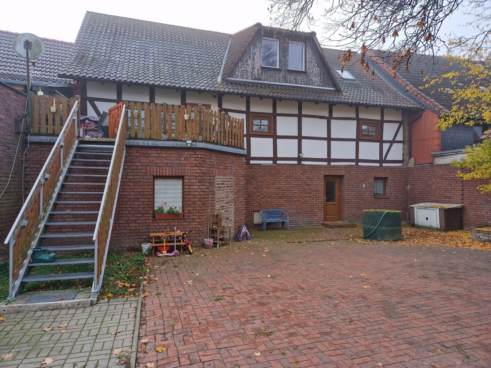 Saniertes Fachwerkhaus mit 3 Wohneinheiten.