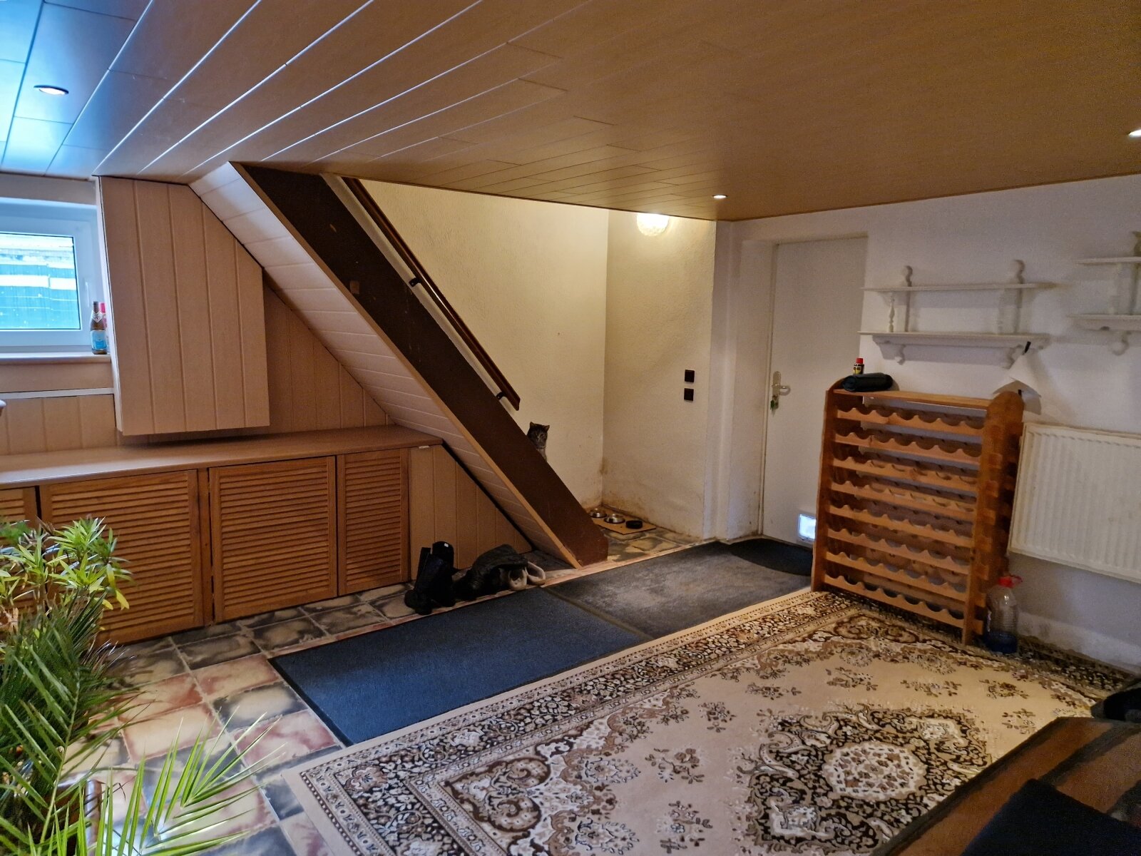 Einfamilienhaus mit ausgebautem Keller, Kamin und Pool in ruhiger Lage.