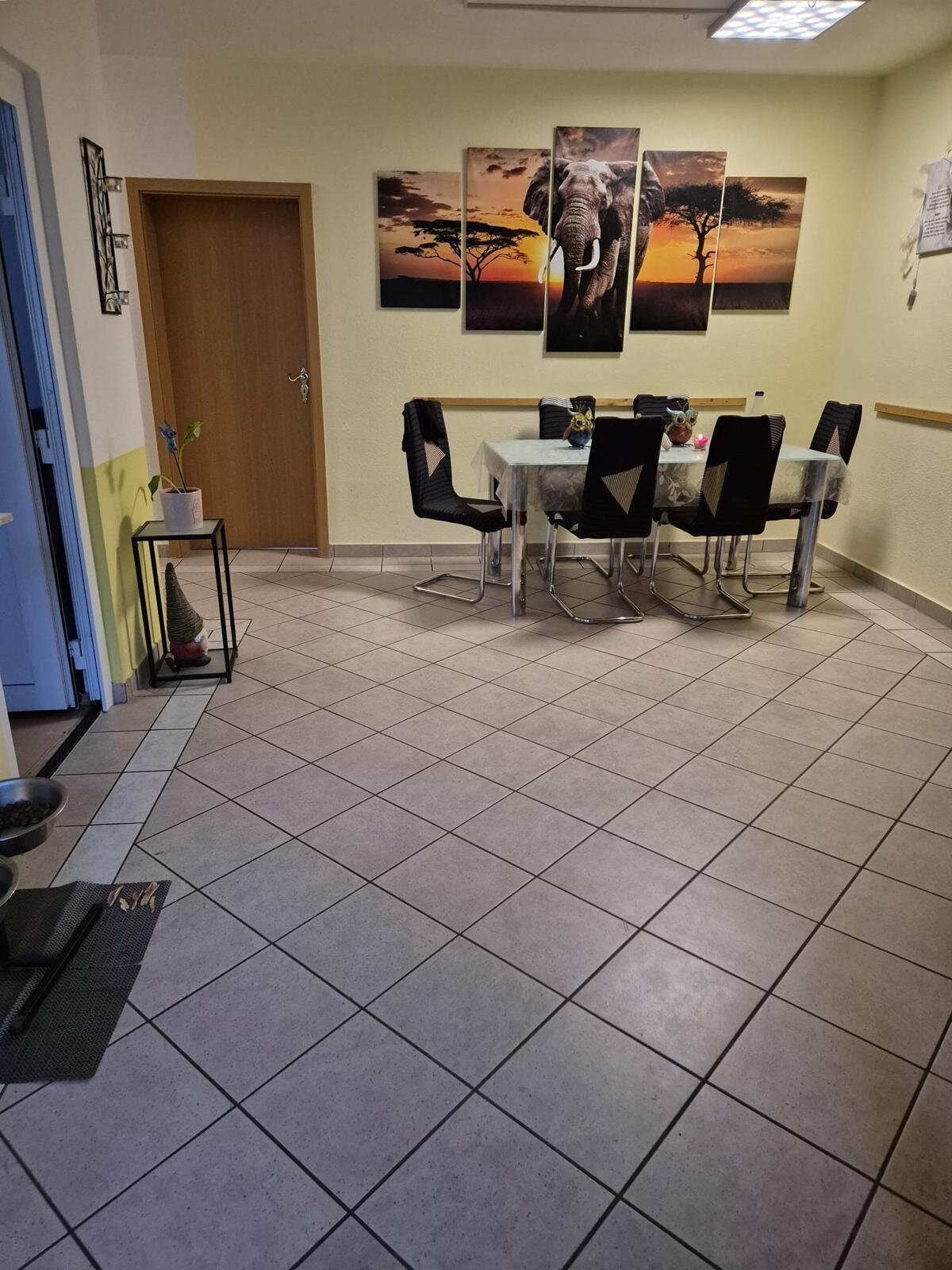 Massives Einfamilienhaus mit großem Grundstück und viel Nebengelass...