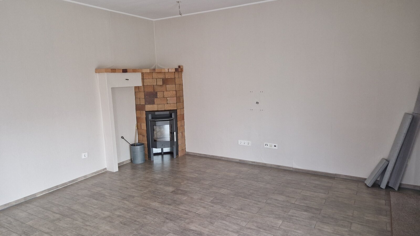 Einfamilienhaus mit Einliegerwohnung,Wintergarten und Garage für vier Autos in ruhiger Lage