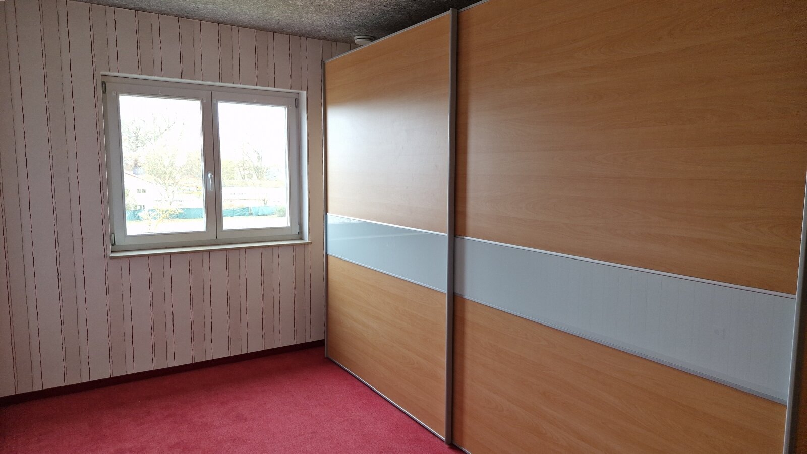 Einfamilienhaus mit Einliegerwohnung,Wintergarten und Garage für vier Autos in ruhiger Lage