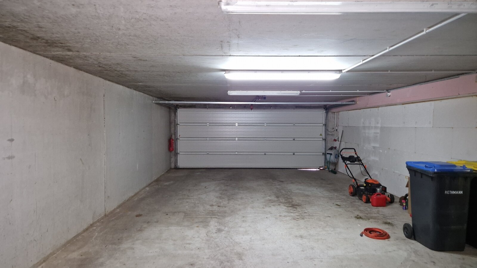 Einfamilienhaus mit Einliegerwohnung,Wintergarten und Garage für vier Autos in ruhiger Lage