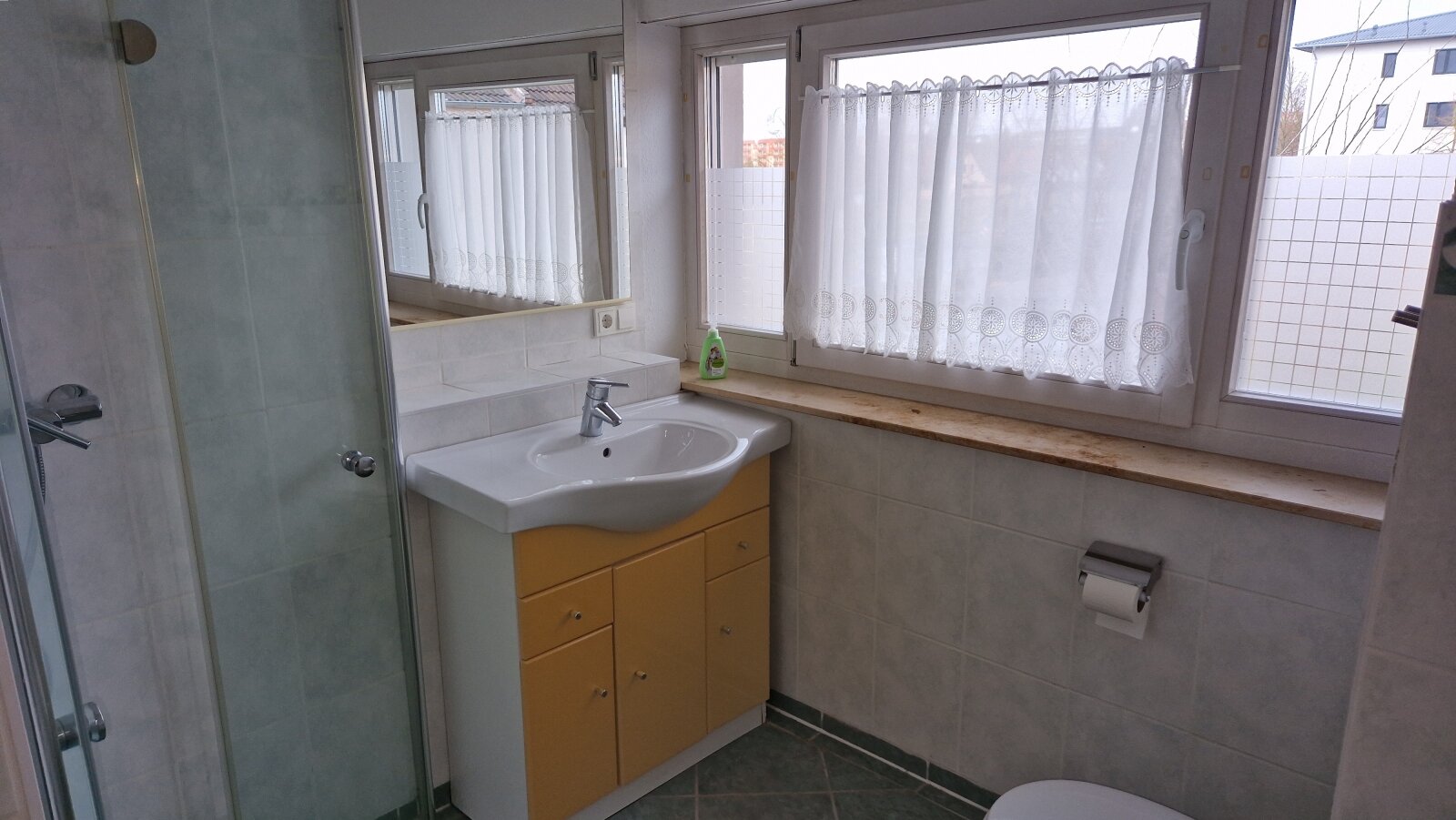 Einfamilienhaus mit Einliegerwohnung,Wintergarten und Garage für vier Autos in ruhiger Lage
