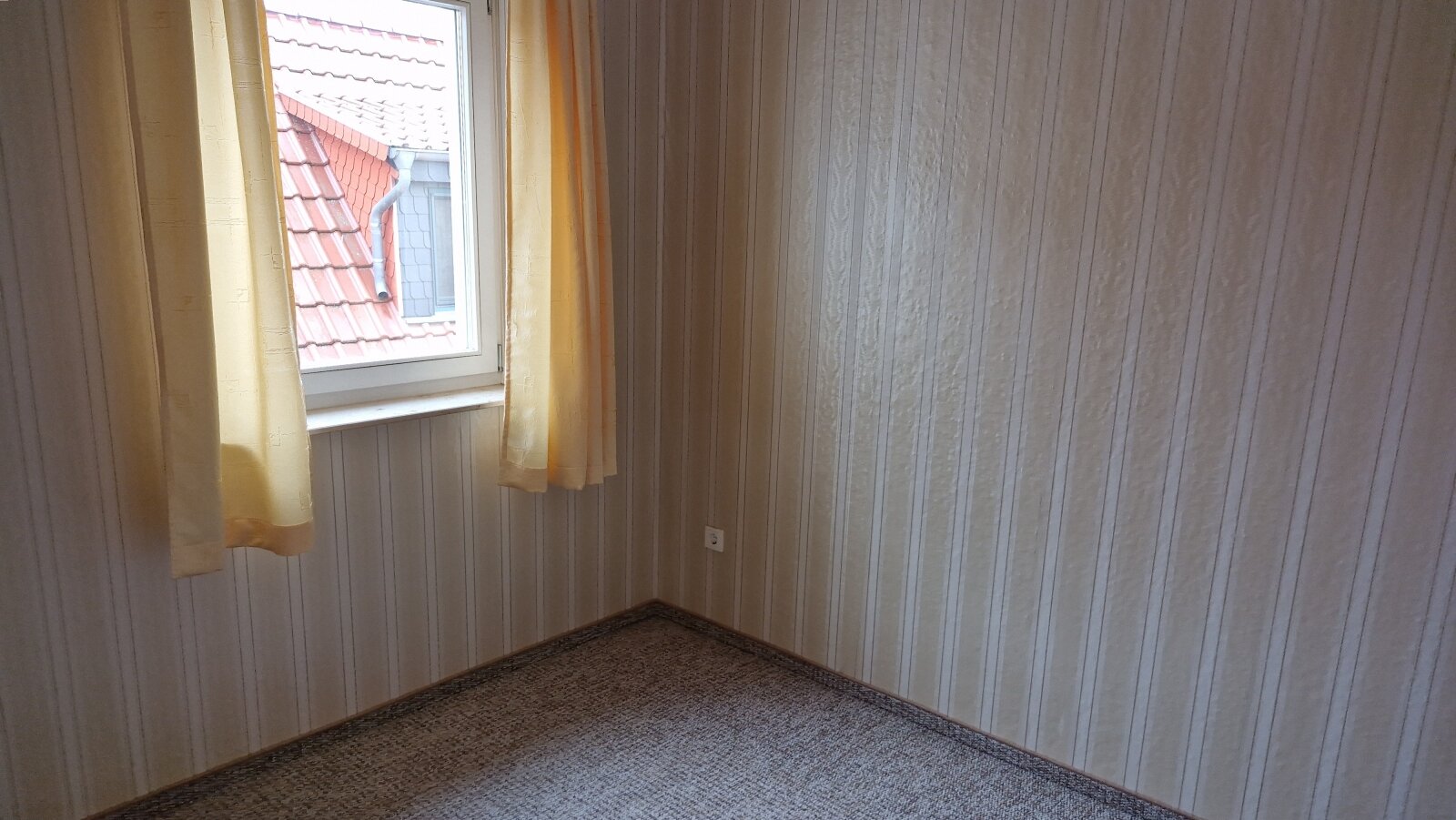Einfamilienhaus mit Einliegerwohnung,Wintergarten und Garage für vier Autos in ruhiger Lage
