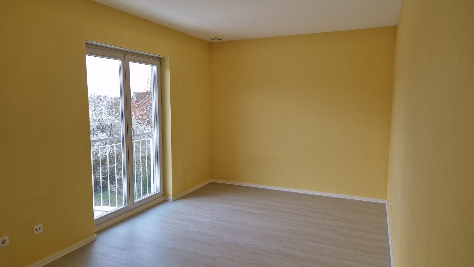 Einfamilienhaus mit Einliegerwohnung,Wintergarten und Garage für vier Autos in ruhiger Lage