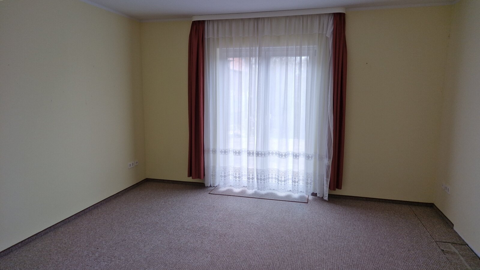 Einfamilienhaus mit Einliegerwohnung,Wintergarten und Garage für vier Autos in ruhiger Lage