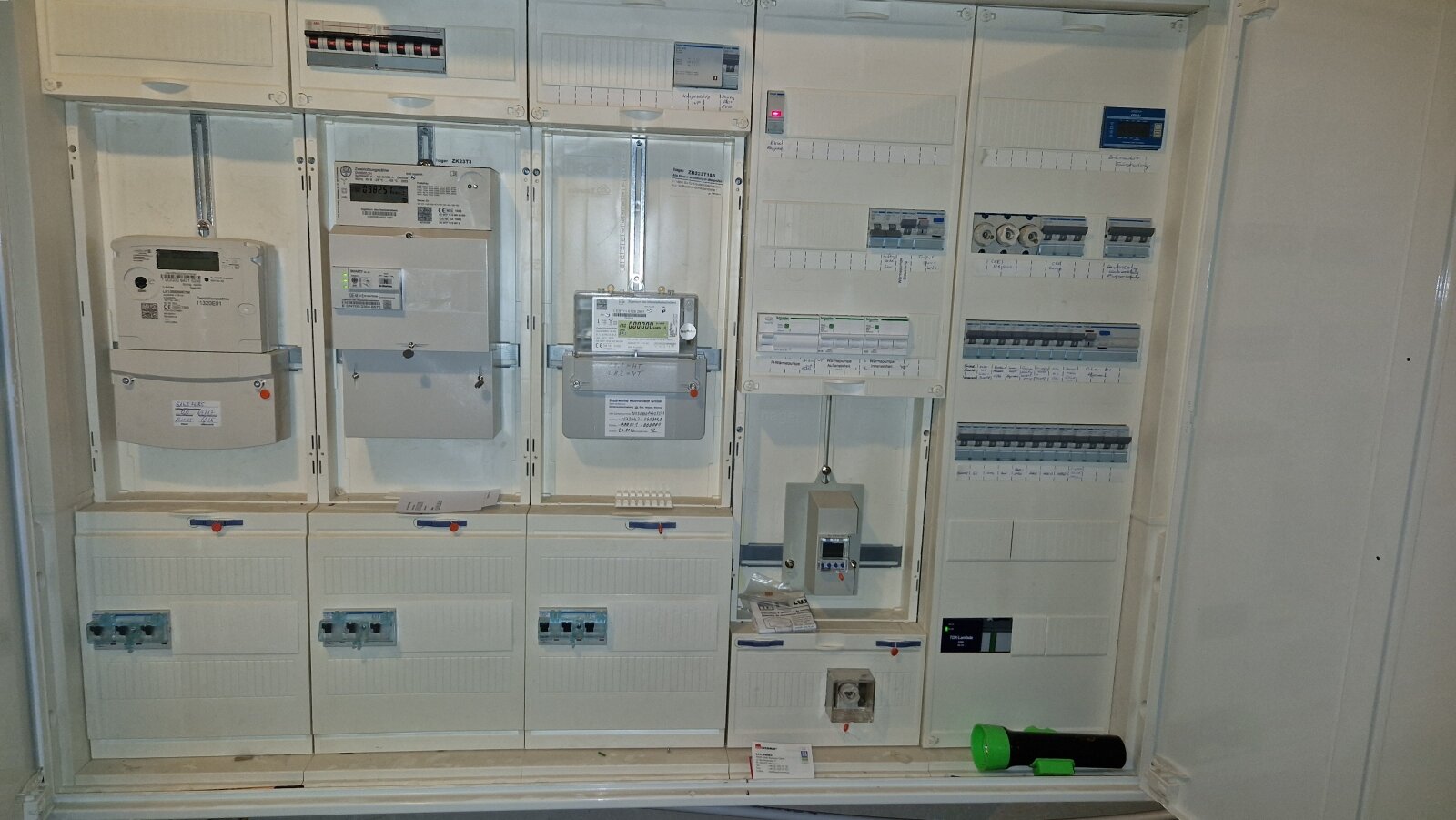 Einfamilienhaus mit Einliegerwohnung,Wintergarten und Garage für vier Autos in ruhiger Lage