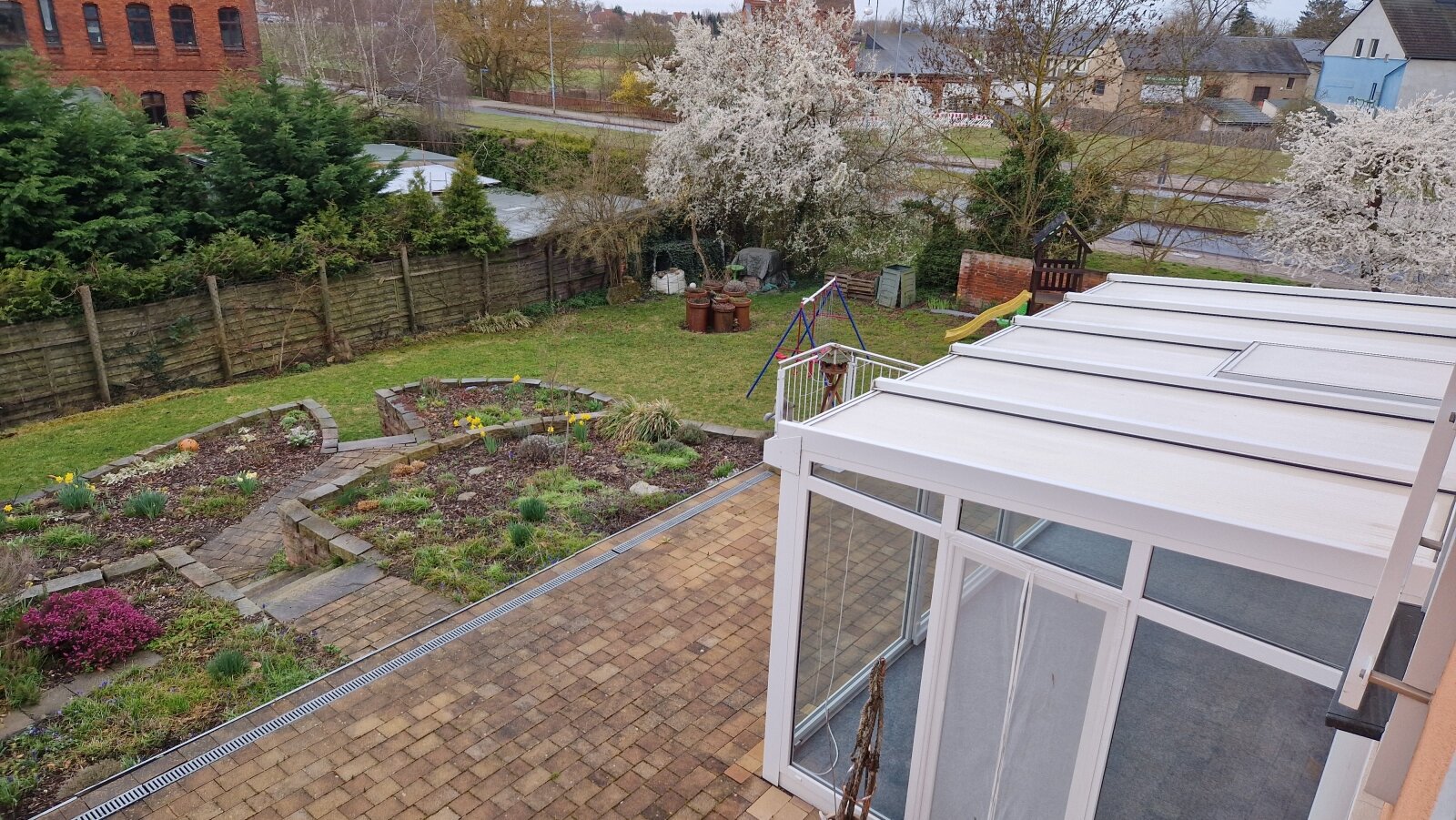 Einfamilienhaus mit Einliegerwohnung,Wintergarten und Garage für vier Autos in ruhiger Lage