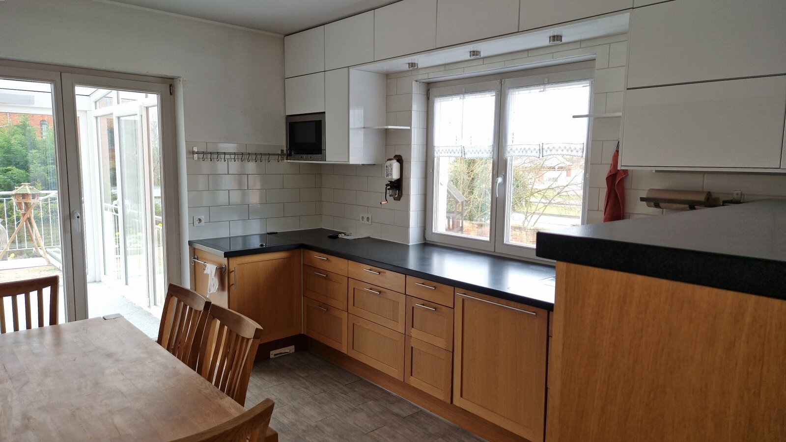 Einfamilienhaus mit Einliegerwohnung,Wintergarten und Garage für vier Autos in ruhiger Lage
