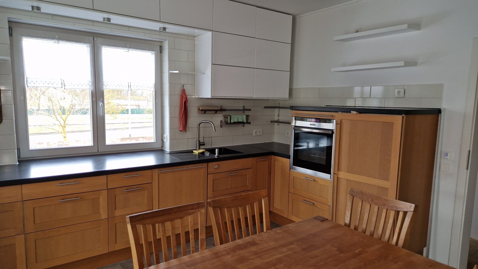 Einfamilienhaus mit Einliegerwohnung,Wintergarten und Garage für vier Autos in ruhiger Lage