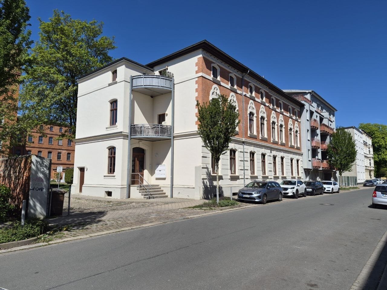 ...geräumige 4-Raum Dachgeschoss Wohnung mit Balkon und Stellplatz in der ehemaligen Senffabrik