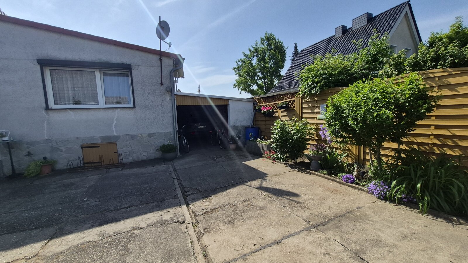 Einfamilienhaus mit Nebengelass und Garage in Barleben