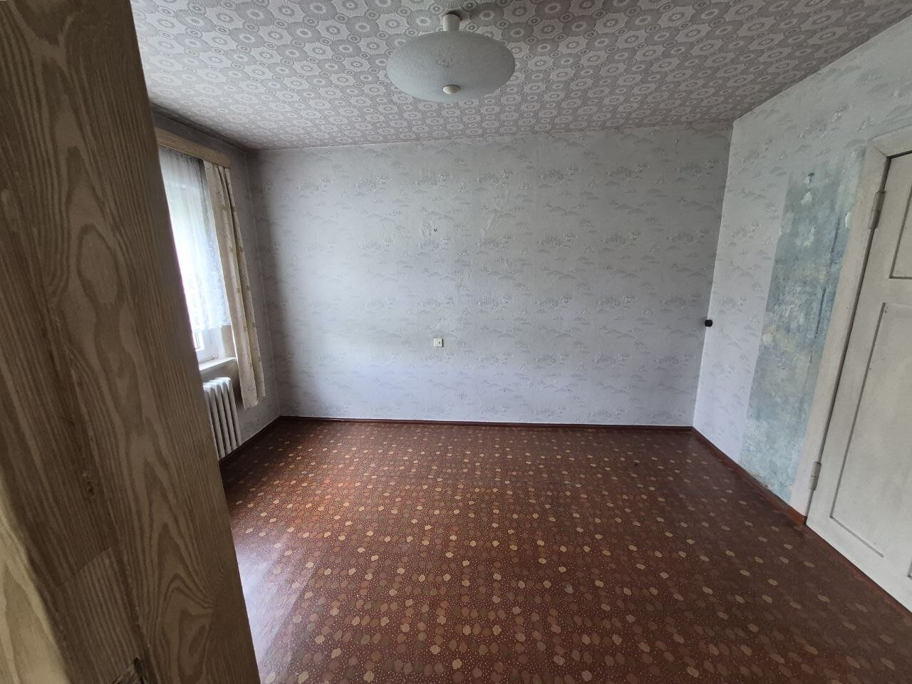Solide Doppelhaushälfte mit großem Grundstück, Nebengebäuden und Entwicklungspotenzial