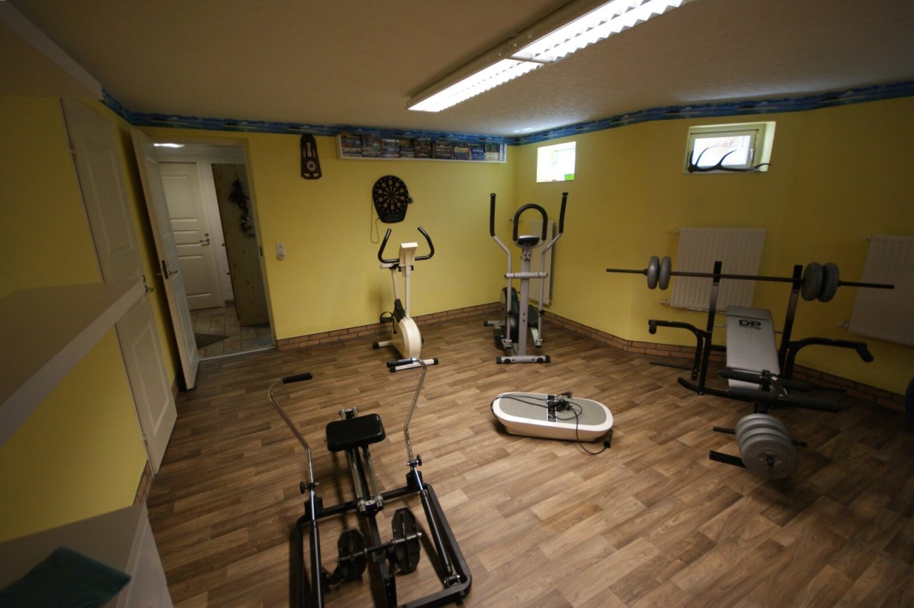 Fitnessbereich im Keller Fitnessbereich im Keller